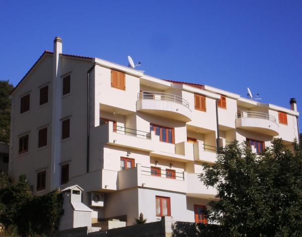 Apartments Belic - Jelsa AP1 (2 +2)