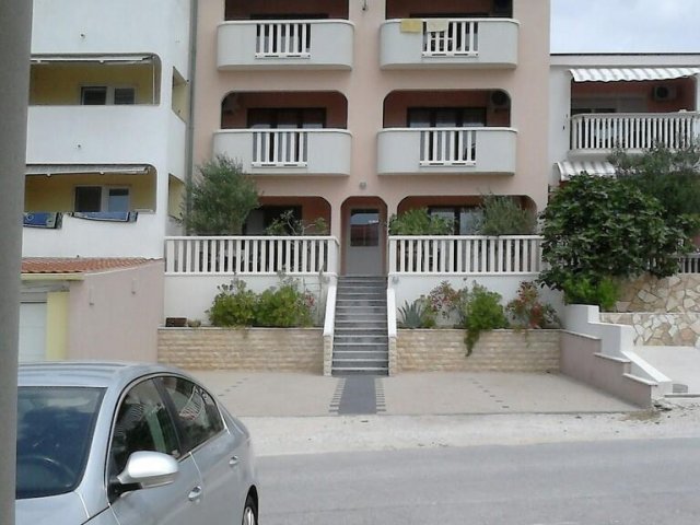 Apartmani Miloloza - Novalja AP1 (2+2)